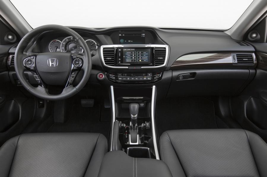  Honda Accord Touring 2016 года  (US) (фото 26 из 33)